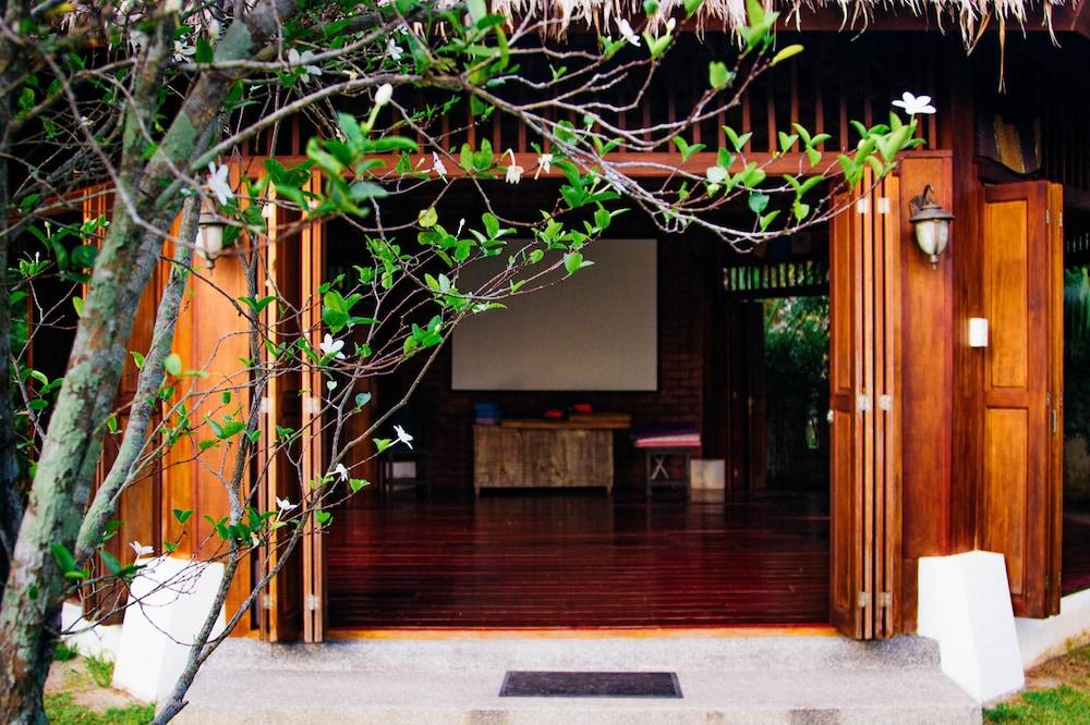Easy Time Resort Laem Sai Beach Bagian luar foto