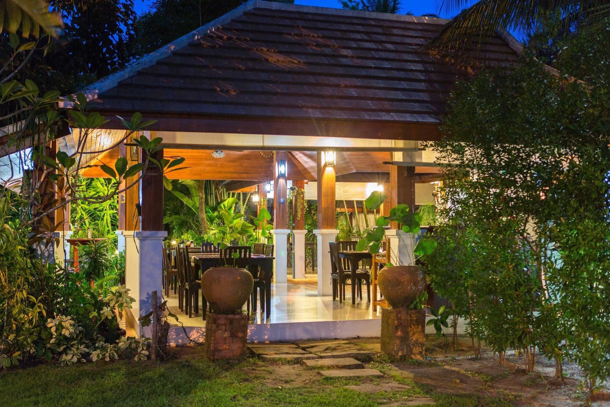 Easy Time Resort Laem Sai Beach Bagian luar foto
